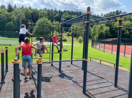 Razgibano, živahno, razigrano, počitniško, … (3)